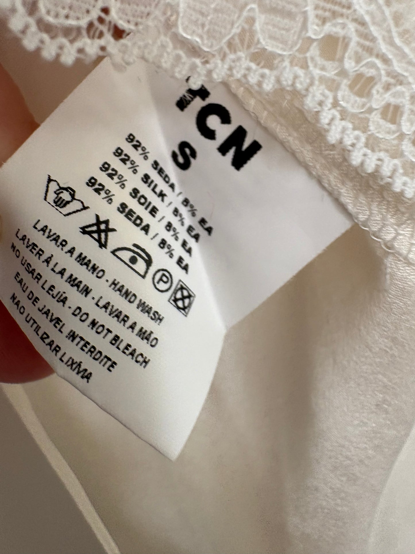 TCN. Blusa seda encaje