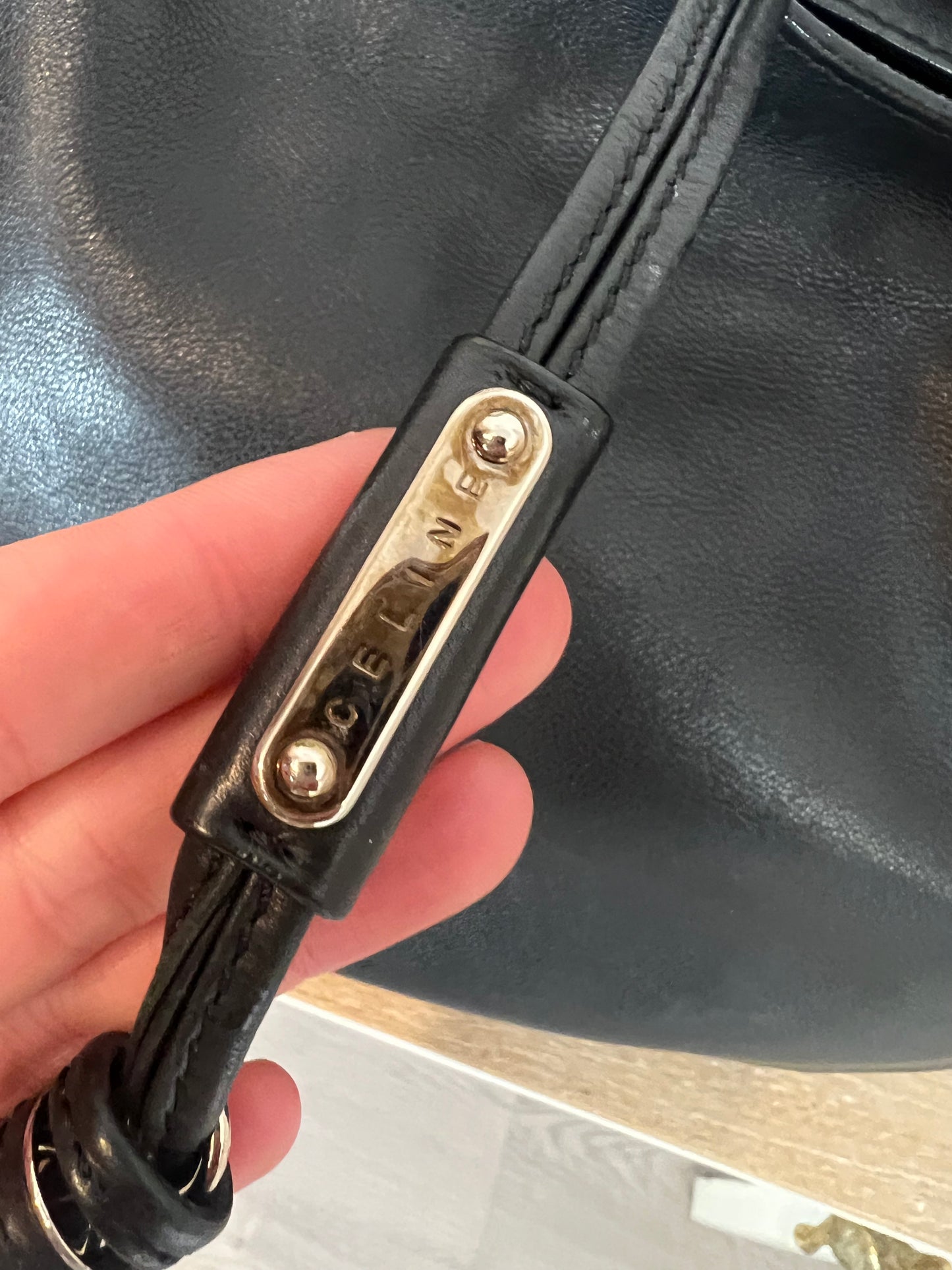 CELINE. Bolso negro piel mediano