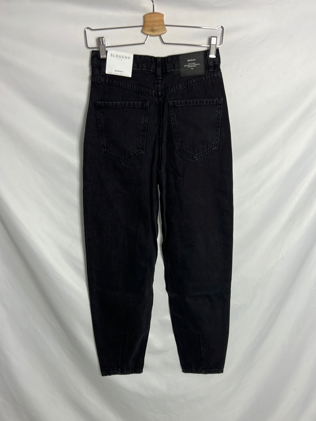 STRADIVARIUS . Pantalón denim negro slouchy. T 34