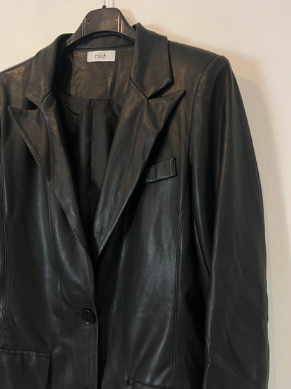 MIOH. blazer negra efecto piel