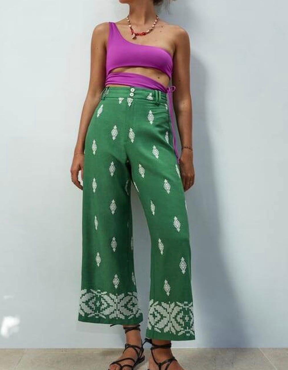 ZARA. Pantalón verde bordados con lino