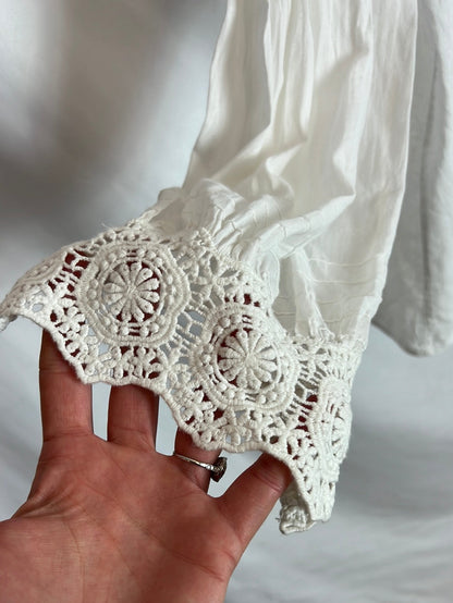 BA&amp;SH. White blouse with crochet details. Size 1(S)