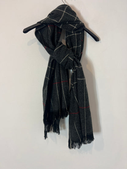 OTRAS. Bufanda gris hilos brillo