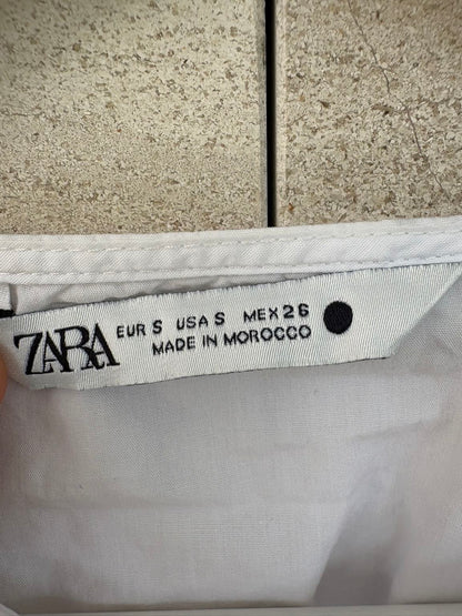 ZARA. Blusa blanca manga farol