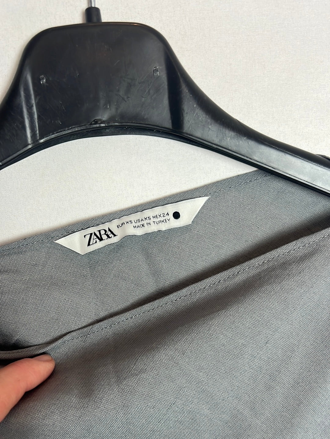 ZARA. Vestido midi gris apertura textura. T XS