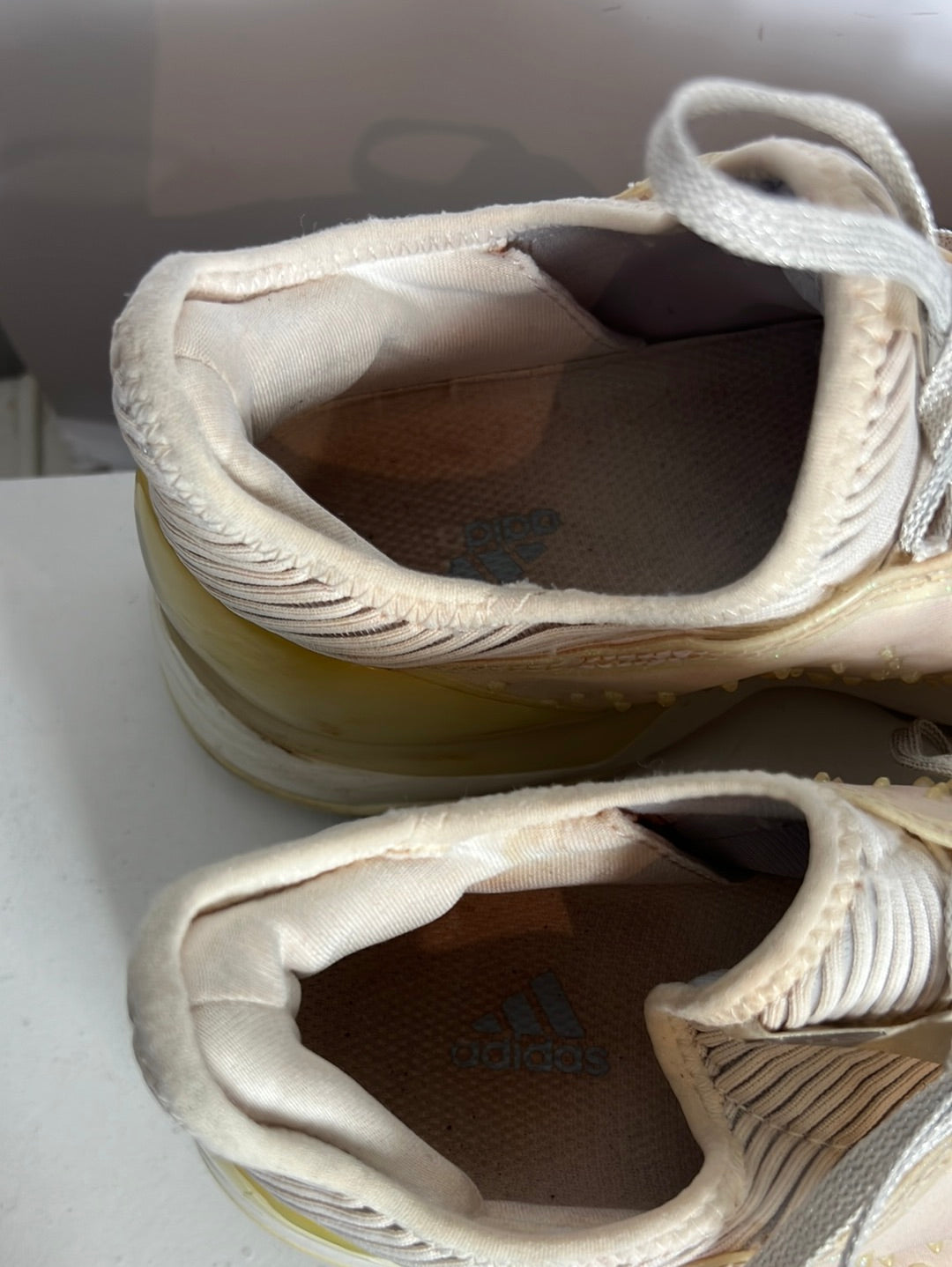 ADIDAS. Zapatillas detalles pedrería rosa claro. T 40