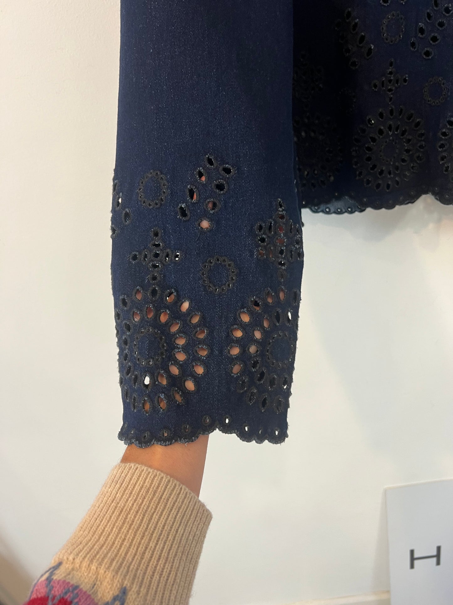 AMEÉ. Sleeveless fringed sweater S.(s)