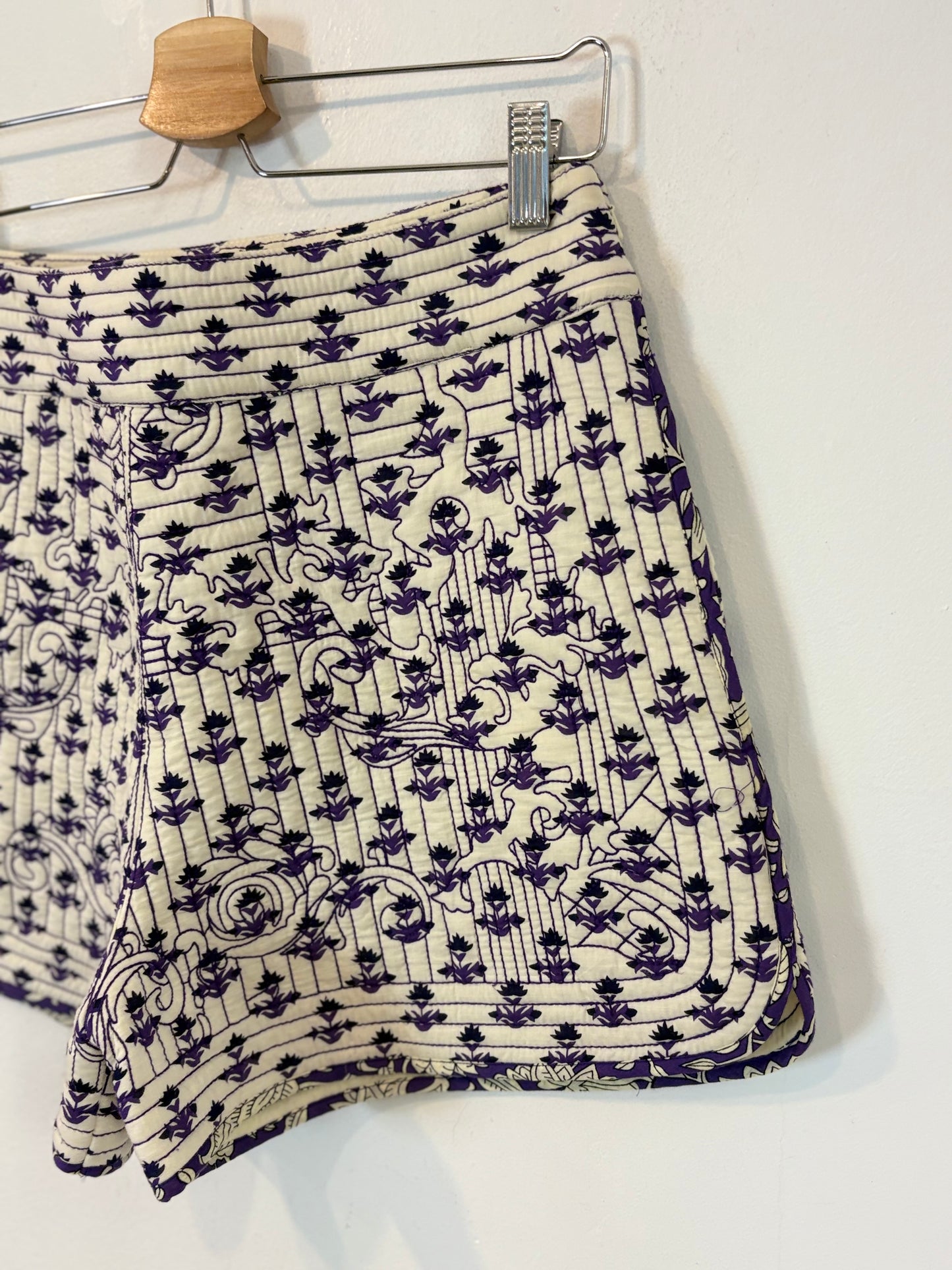 CLAUDIE PIERLOT. Textured printed shorts. Size 38