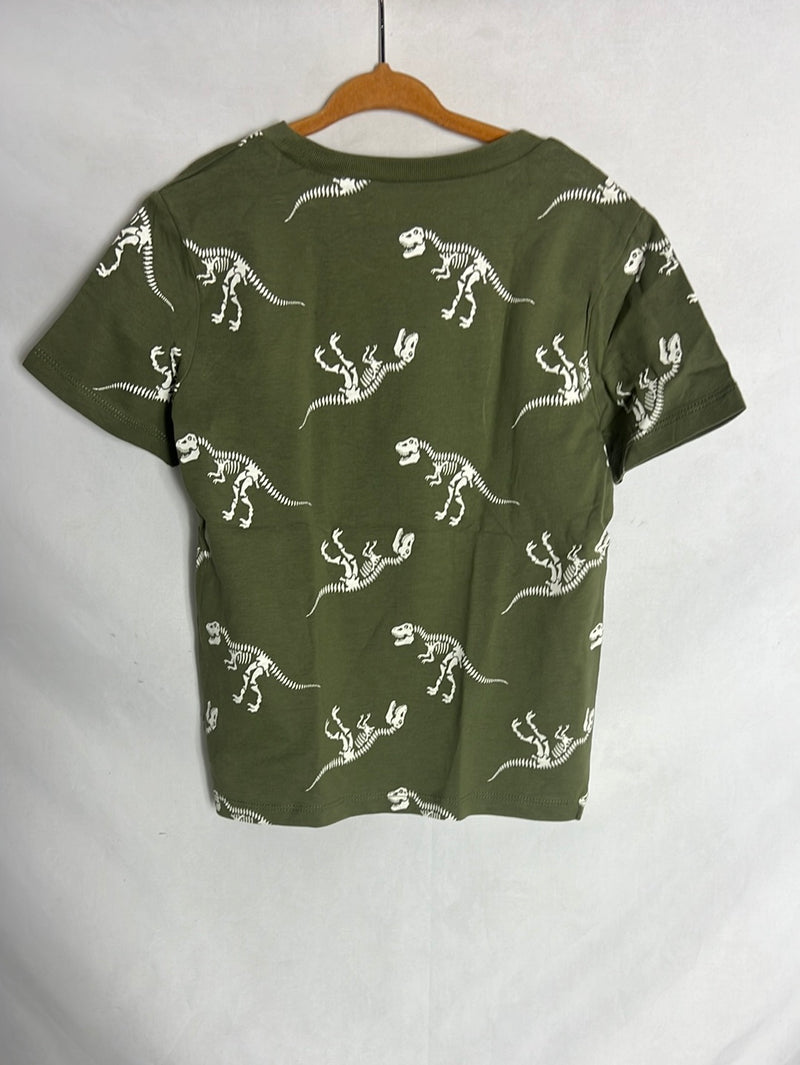 H&M. Camiseta verde dinosaurios. T 4-6 años