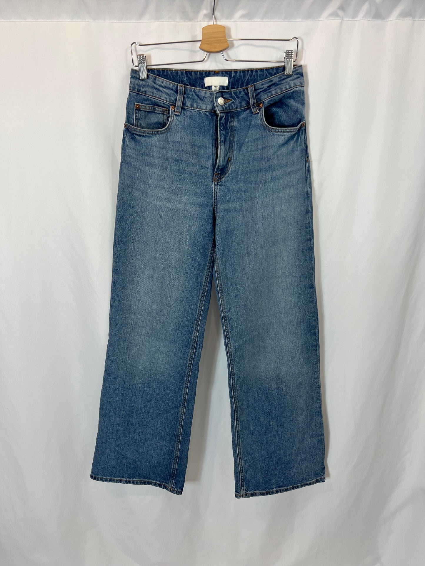 H&amp;M. Wide-leg denim. Size 40