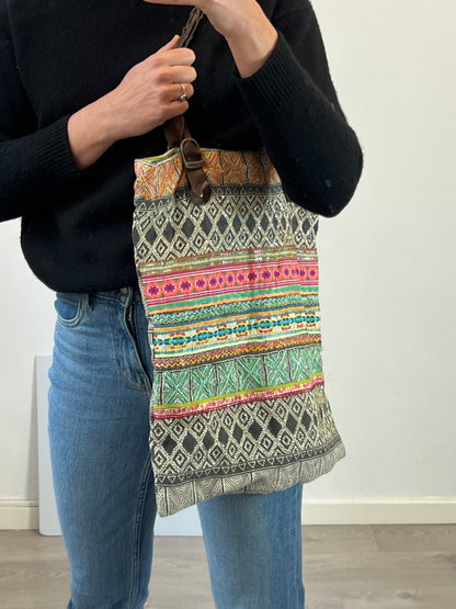 STAR MELA. Textures and colors bag