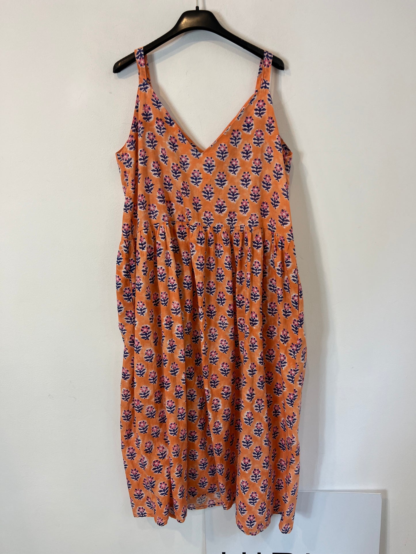 DOS. Vestido naranja estampado Tu(M)