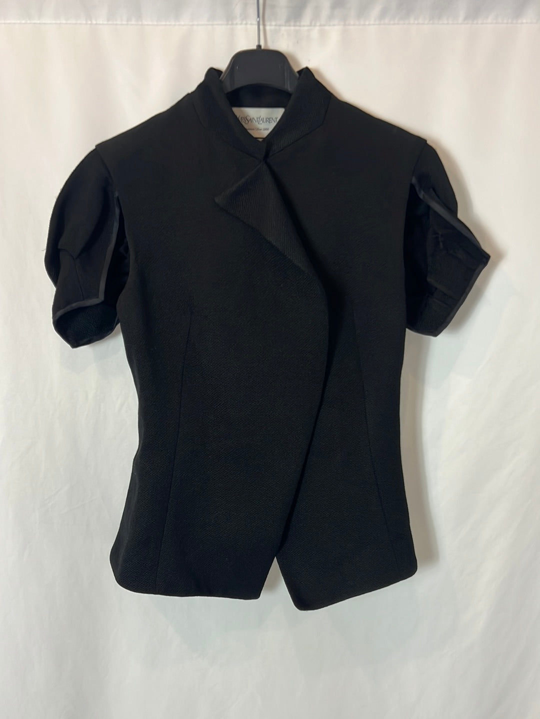 YVES SAINT LAURENT. Chaqueta/ top negro textura. T 38