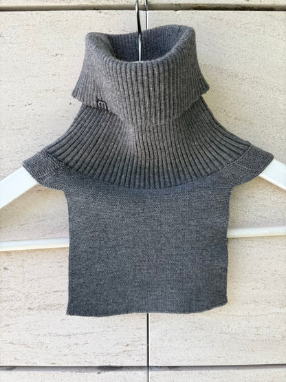 MINIMO. Cuello punto gris
