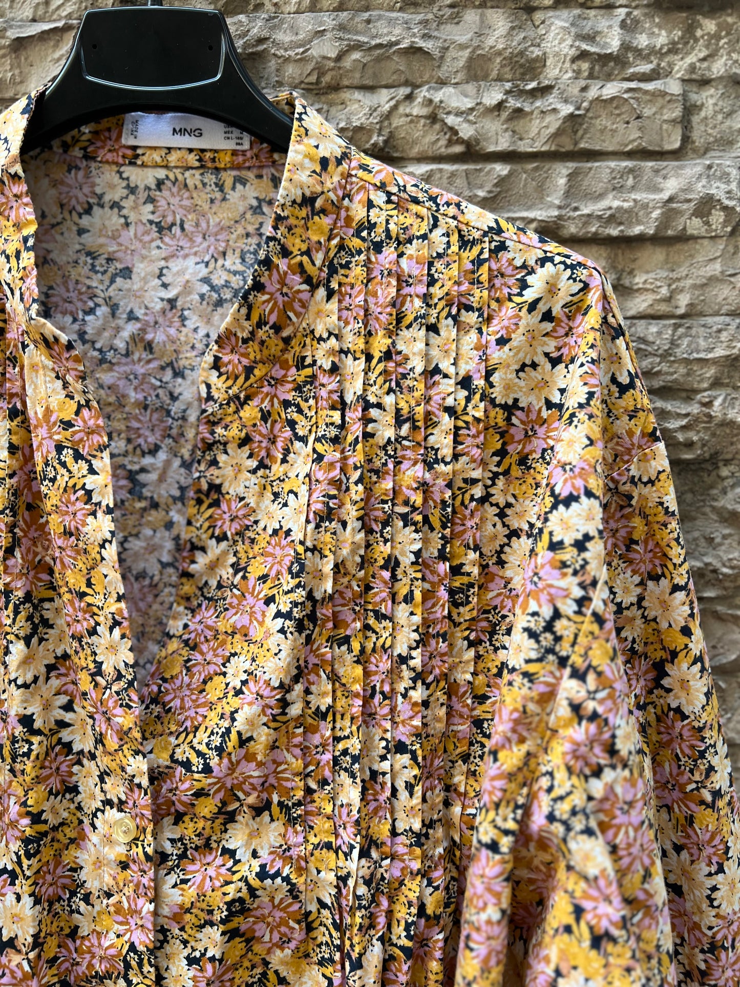 MANGO. Blusa mostaza flores T.s