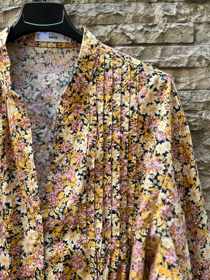 MANGO. Blusa mostaza flores T.s