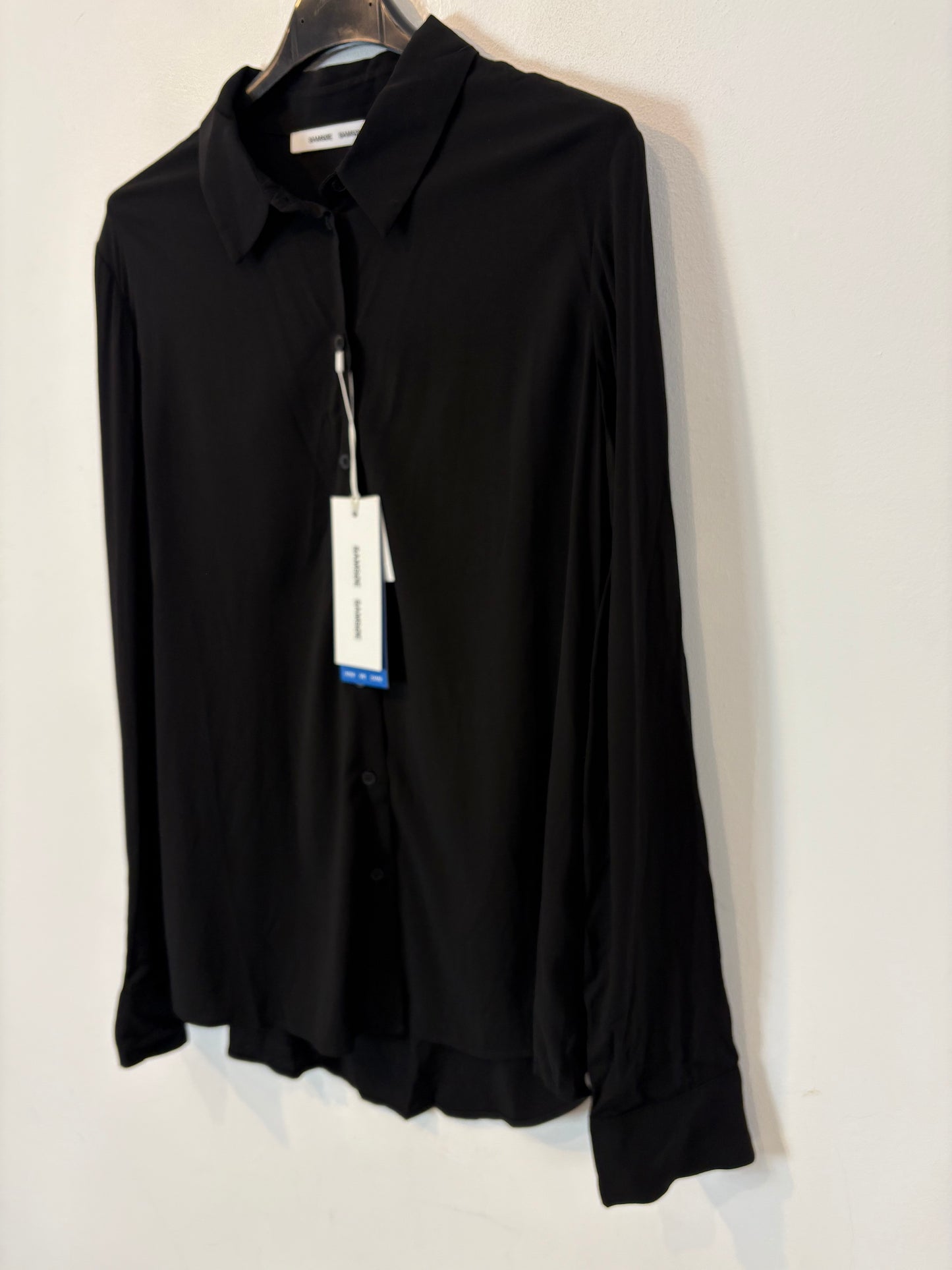 SAMSOE SAMSOE. Blusa negra fluida