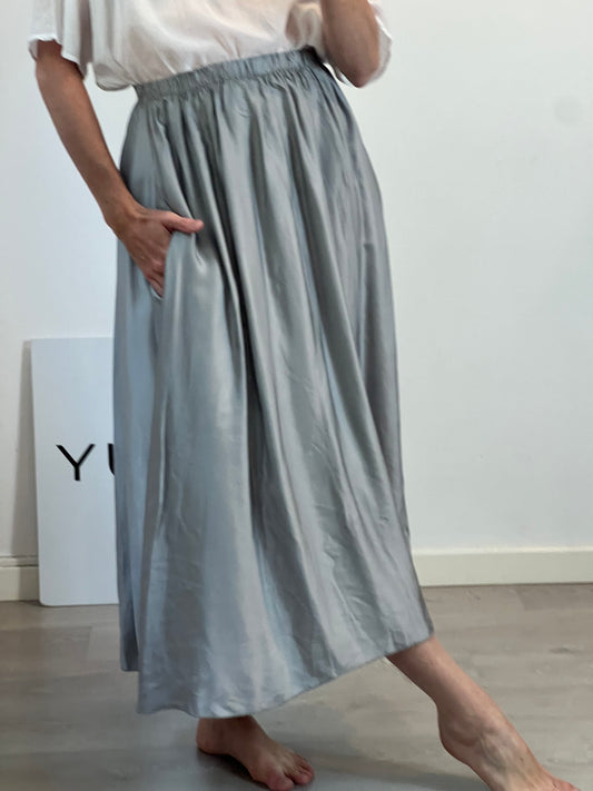 O´LIVIA. Falda midi fluida bolsillos. T S