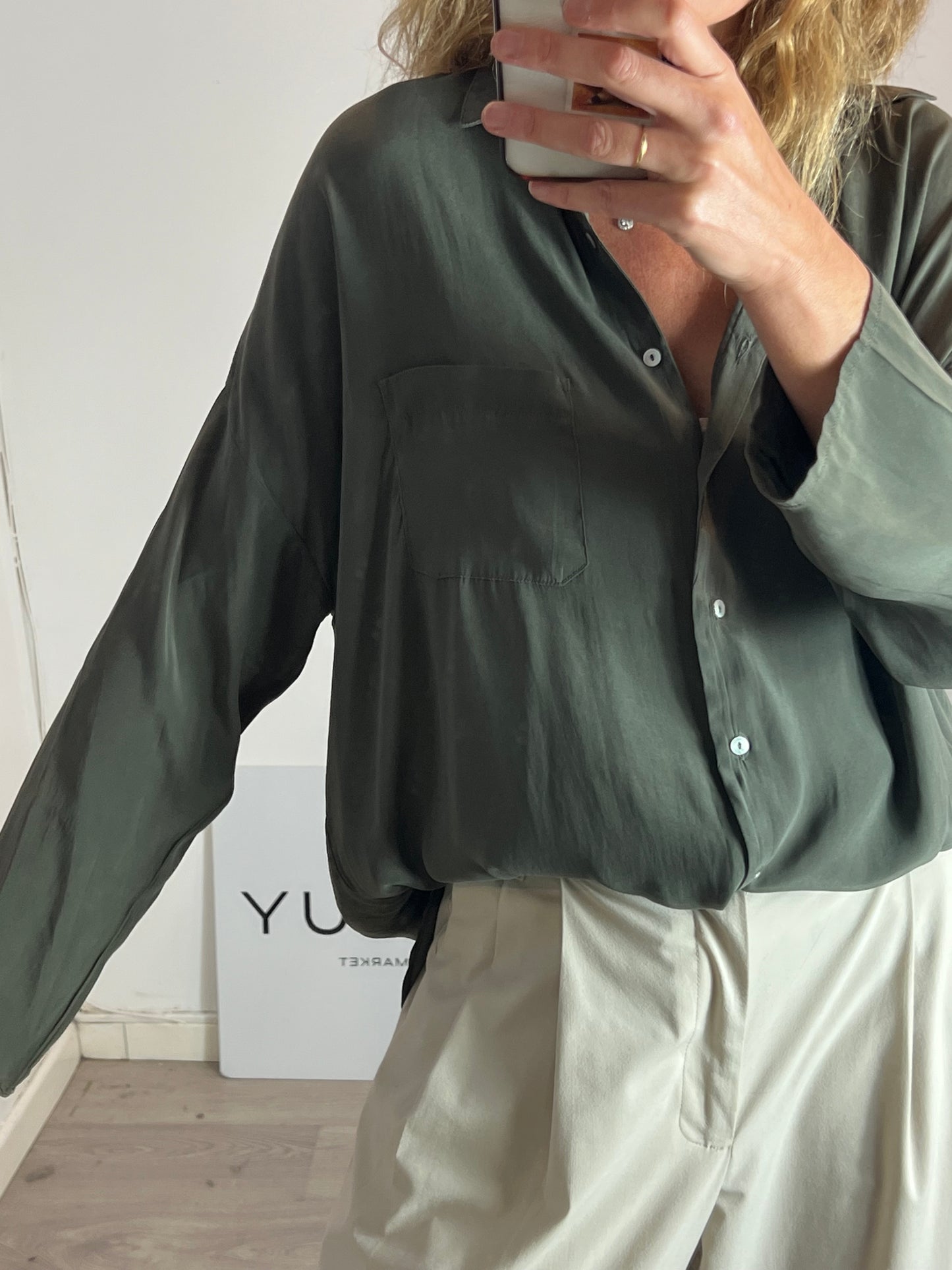 SHON MOTT. Blusa verde seda Tu(M/L)