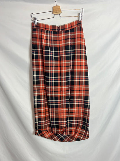 PURIFICACIÓN GARCIA. Checkered midi skirt with slit. Size 38
