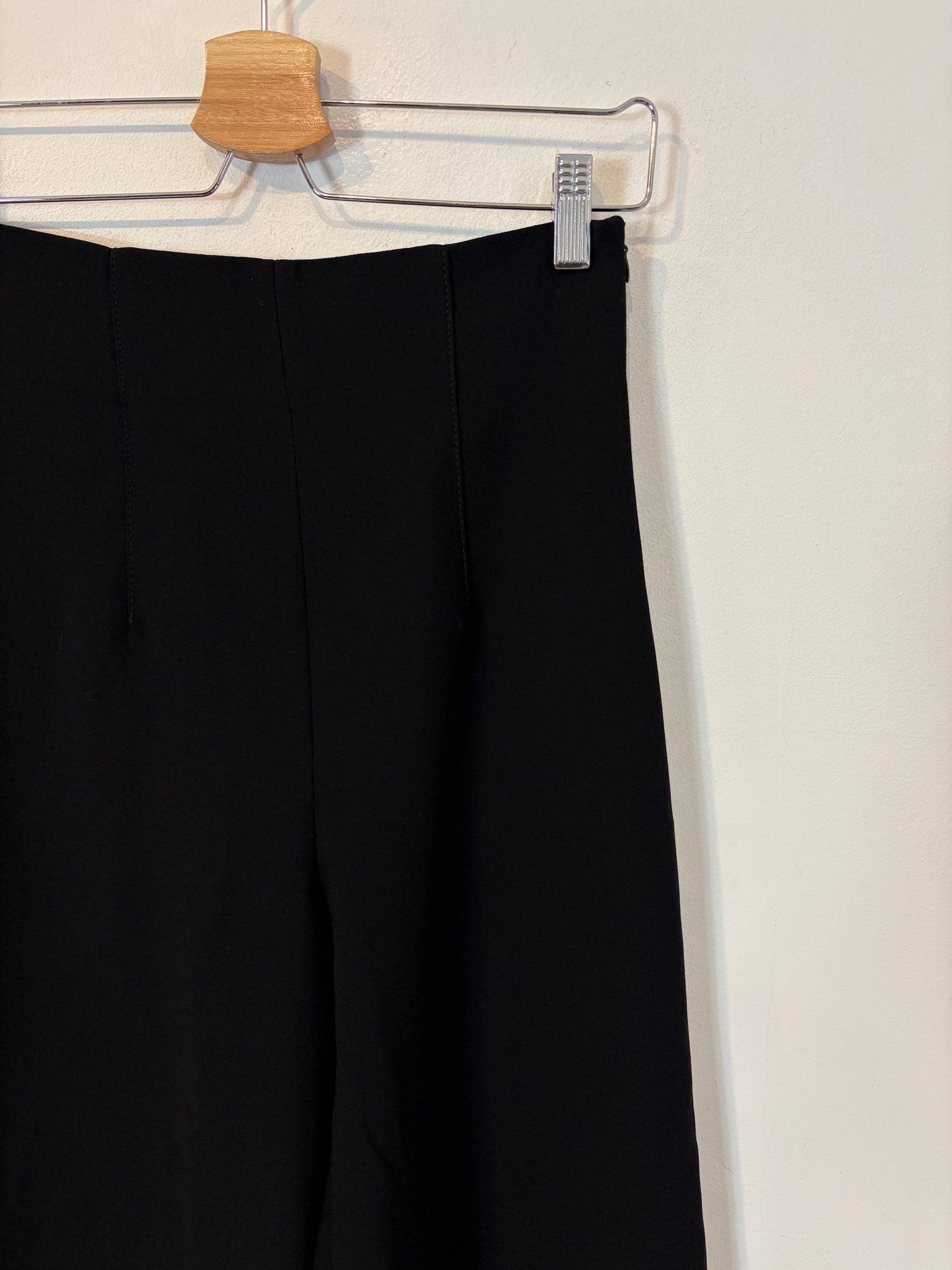 ZARA. Pantalón negro fluido