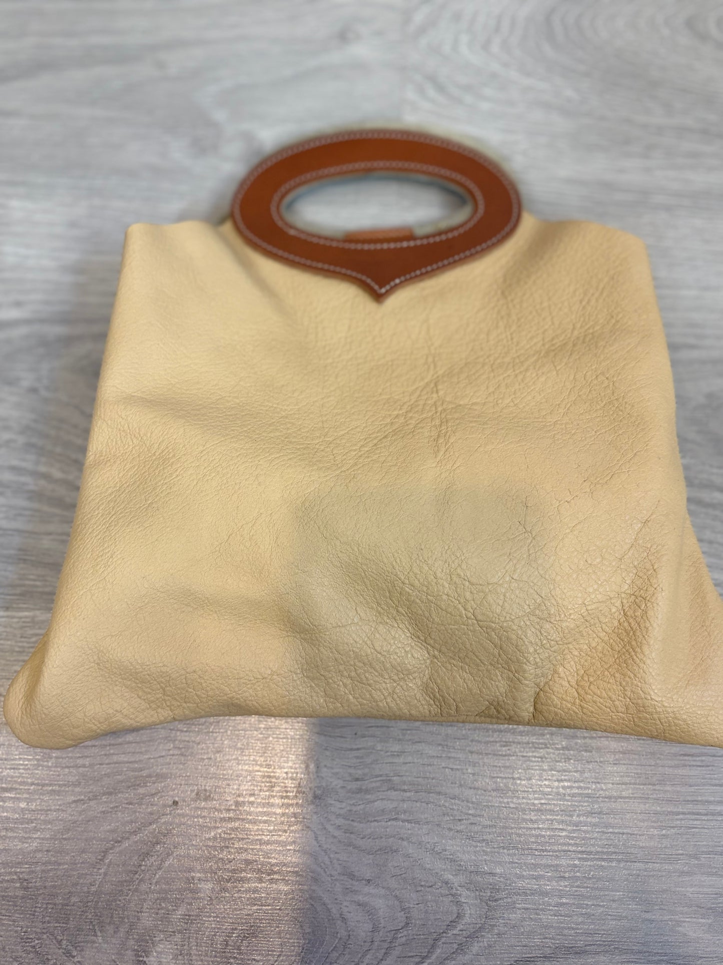 OTRAS. Bolso de mano piel