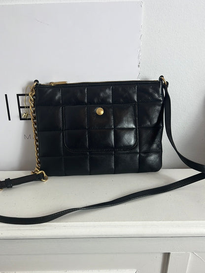 BIMBA Y LOLA. Flat quilted leather bag (Tara)
