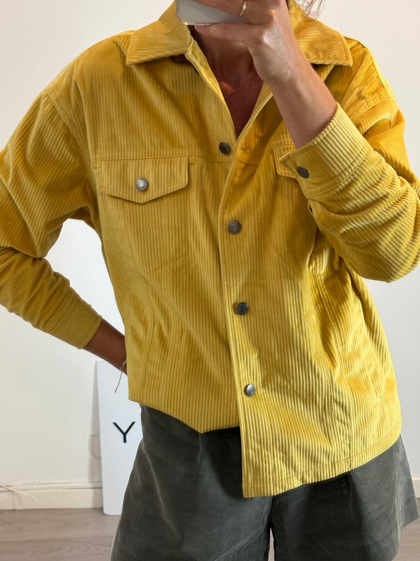 COLOURFUL REBEL. Chaqueta pana amarilla T.s