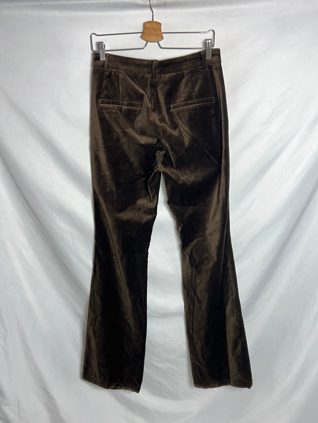 MASSIMO DUTTI. Flared brown velvet trousers. Size 38 (tare)