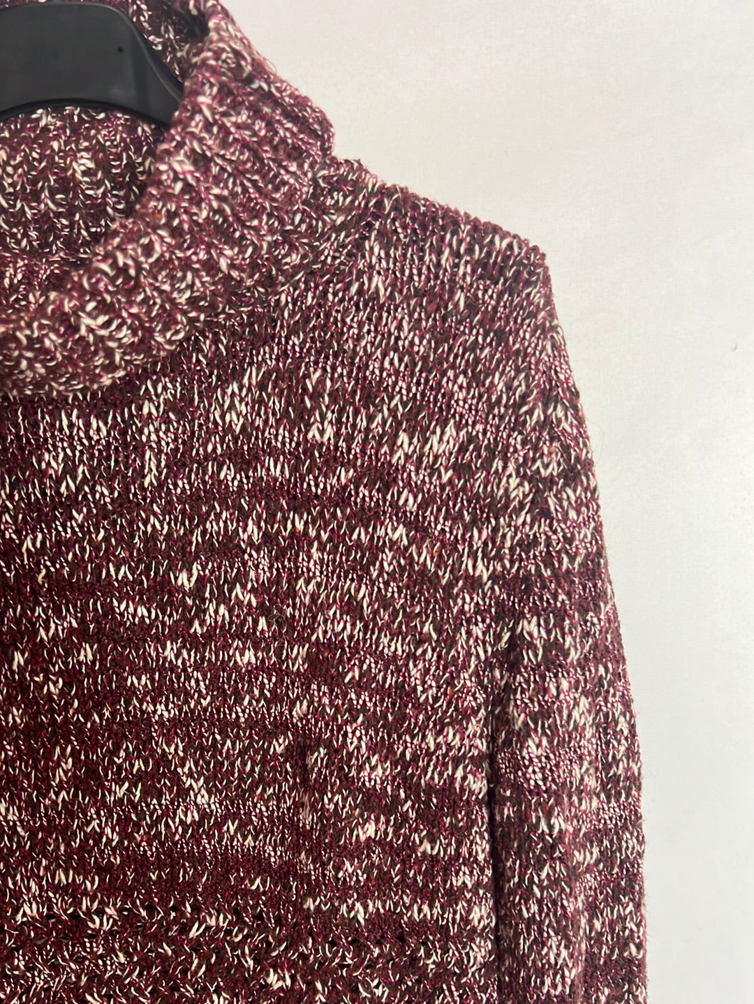 MASSIMO DUTTI. Jersey burdeos jaspeado largo. T M