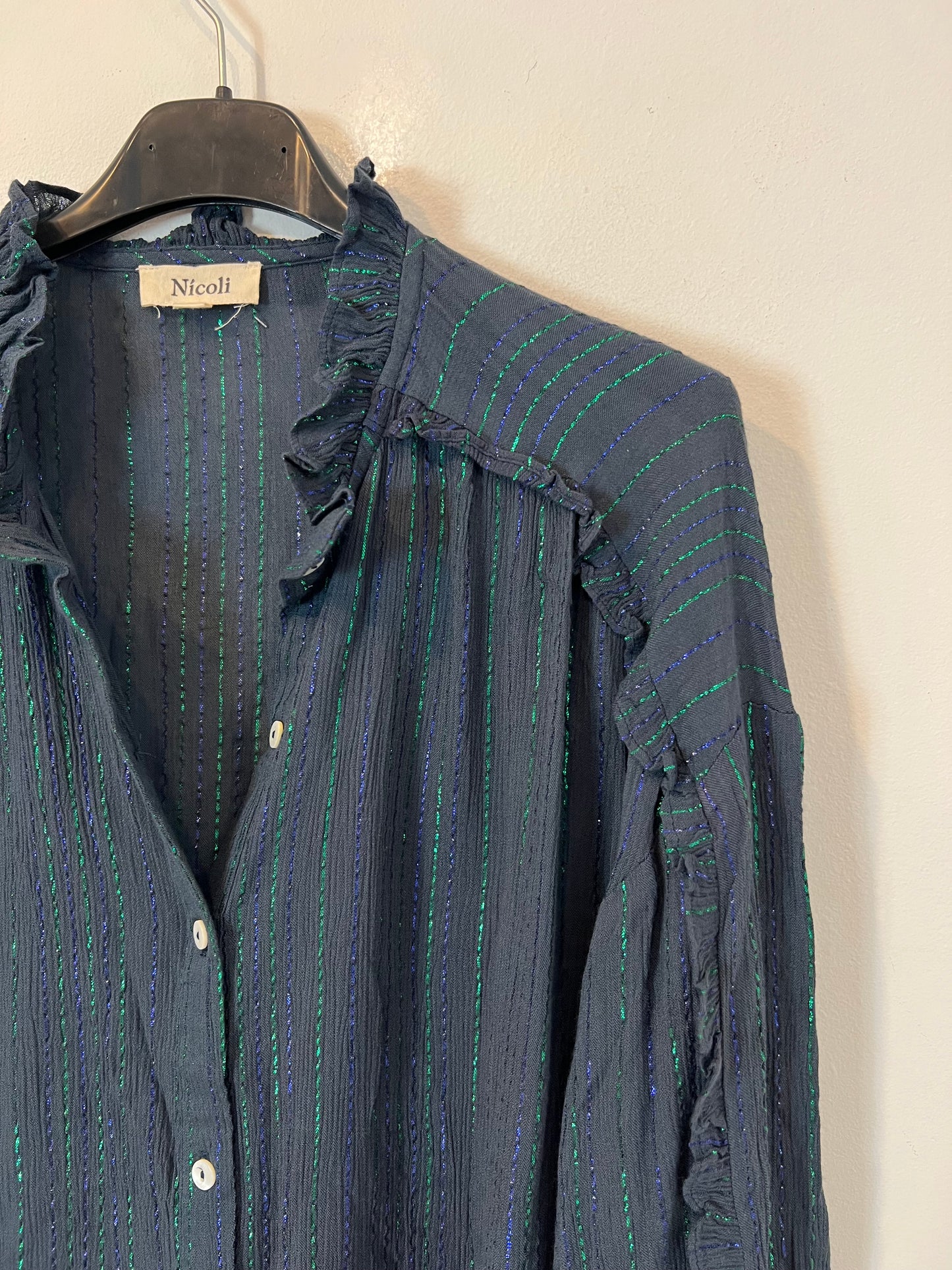 NICOLÍ. Blusa azul textura rayas metálicas T.m