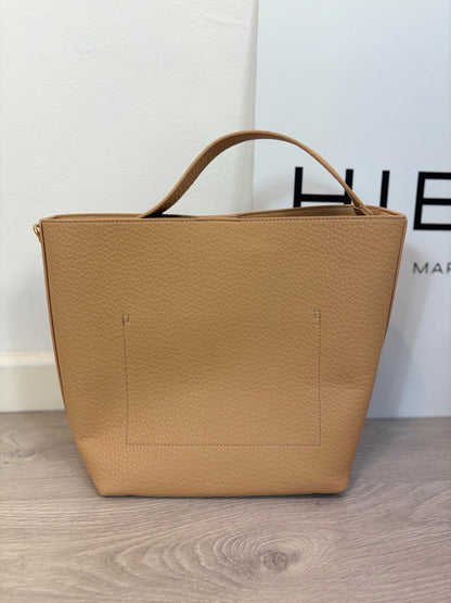 OTRAS. Bolso beige doble asa mediano