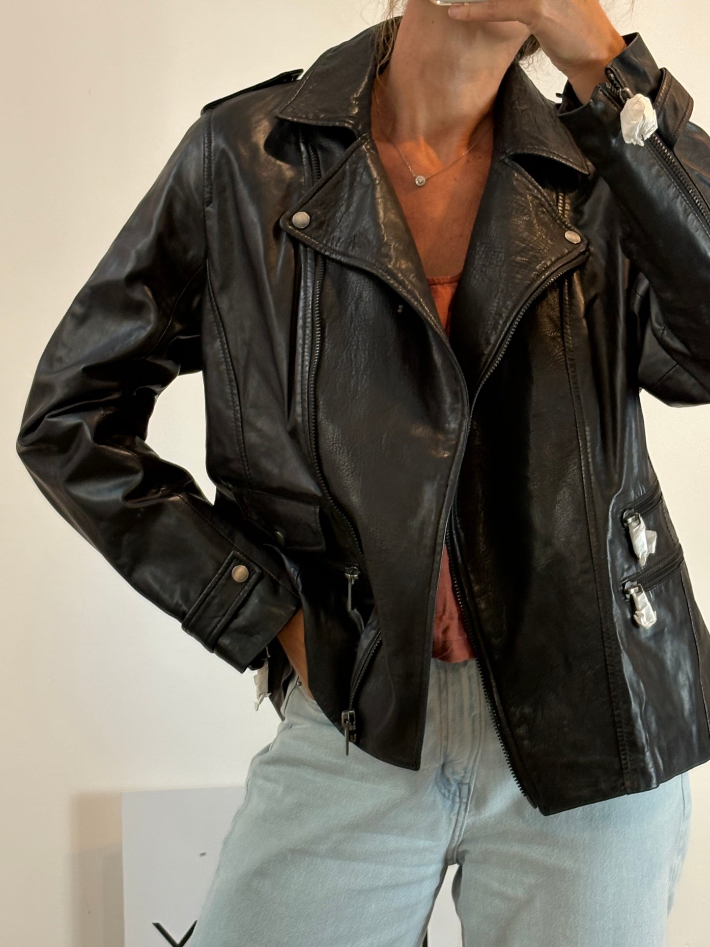 VIOLETA BY MANGO. Chaqueta negra piel  T.xxl