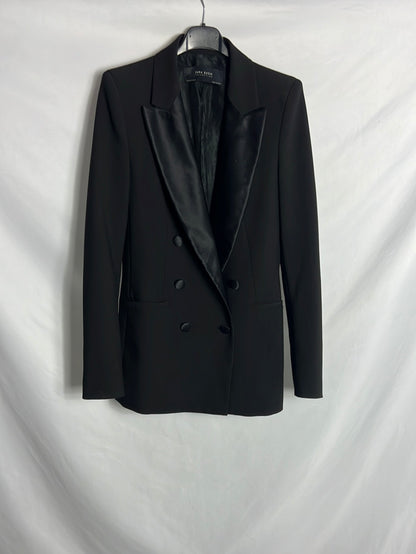 ZARA. Blazer negra solapa y botones satinado. T S