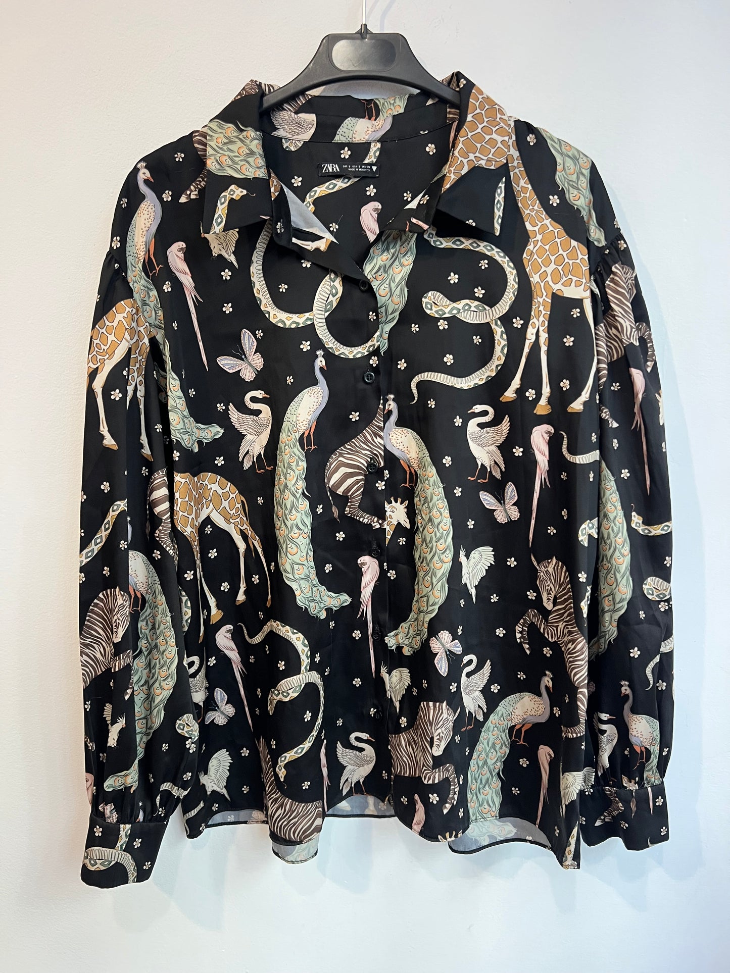 ZARA. Black satin printed blouse. T.S.