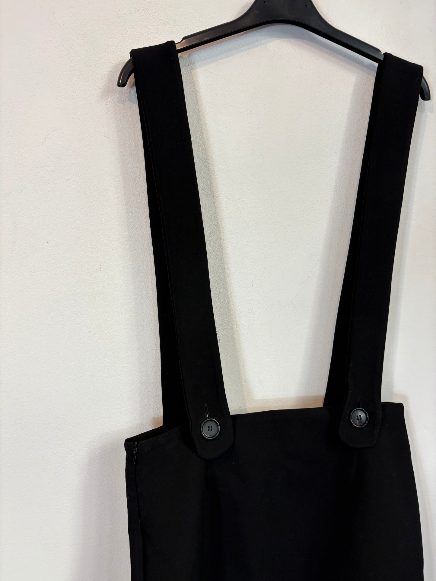 UTERQÜE. Falda corta con tirantes extraíbles. T M