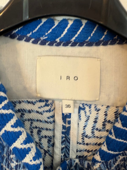 IRO. Chaqueta azul bordada