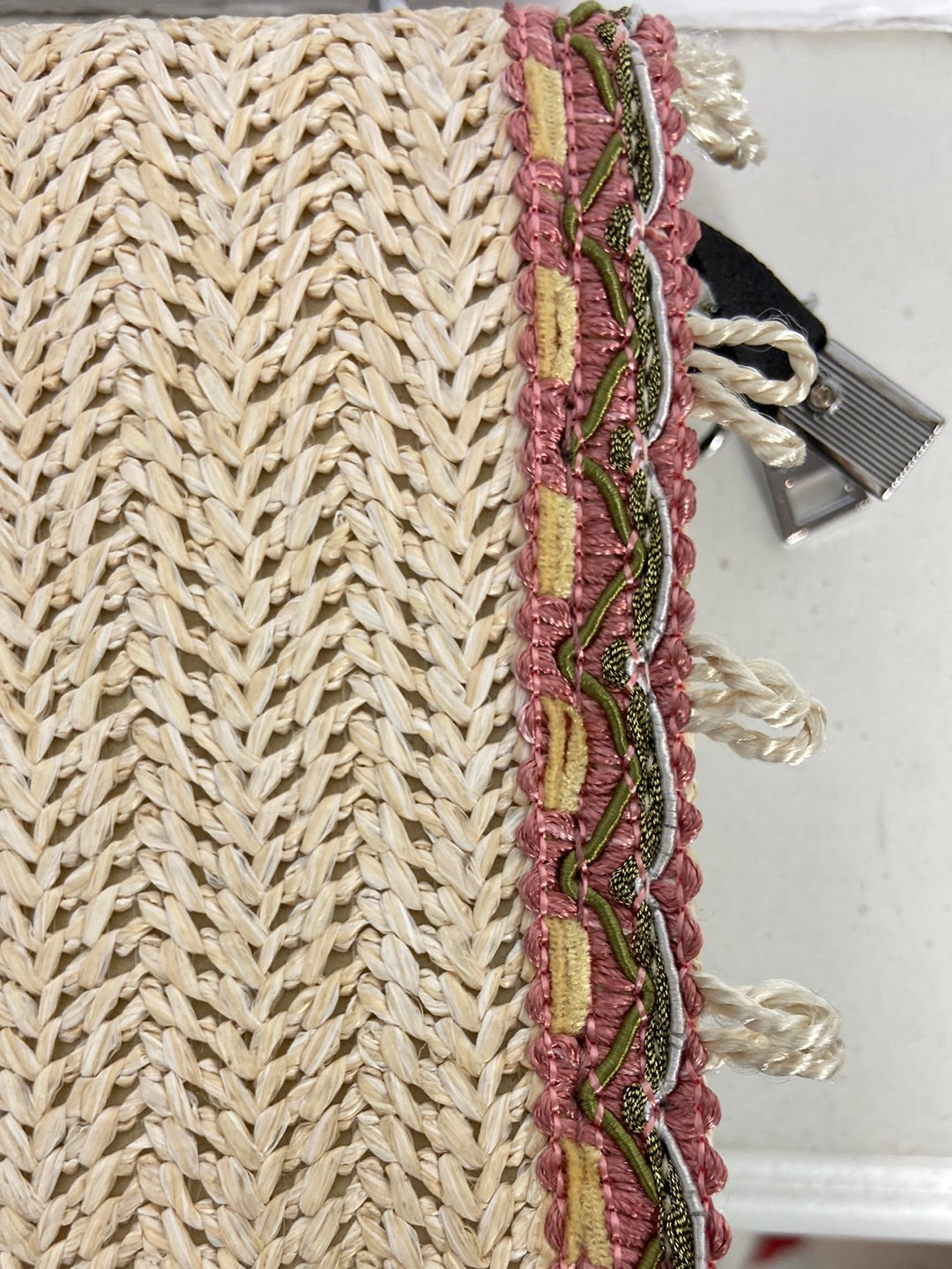 OTRAS. Bolso rafia detalles bordados TU