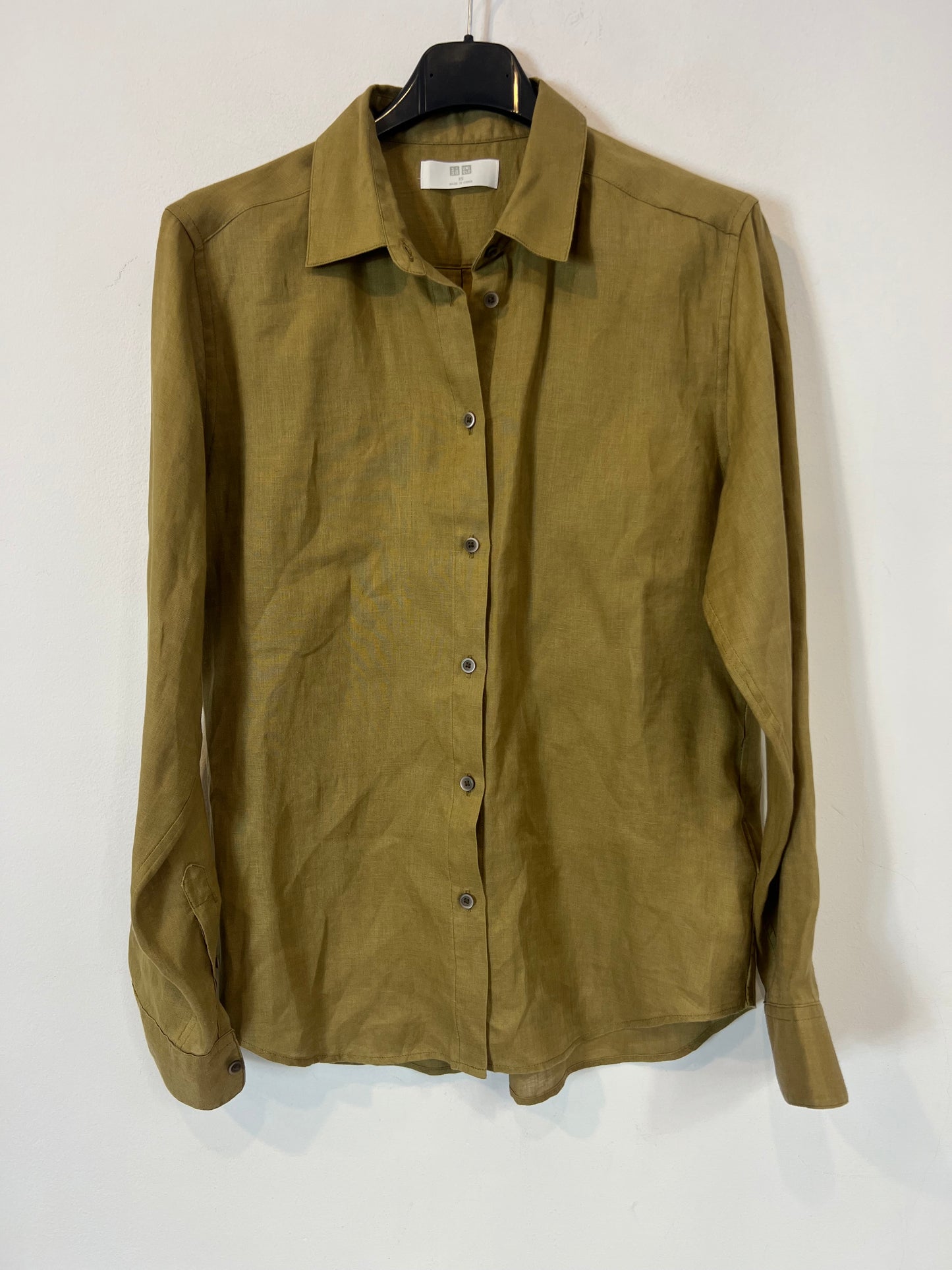 UNIQLO. Khaki green linen blouse. T XS