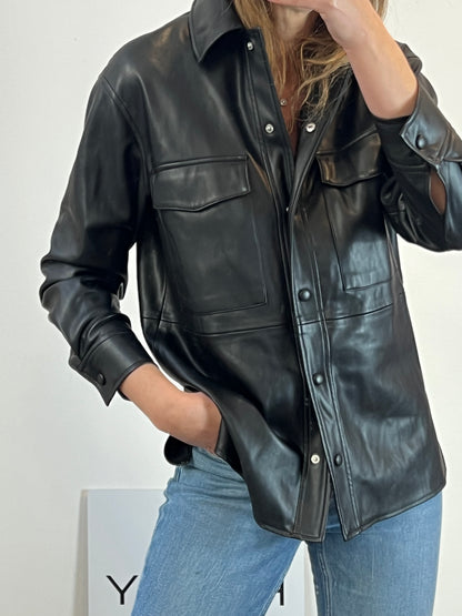 MANGO. Chaqueta negra efecto piel. T XS/S