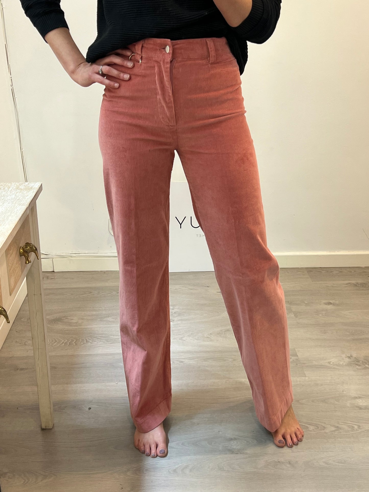 ZARA. Pantalón rosa pana T.34
