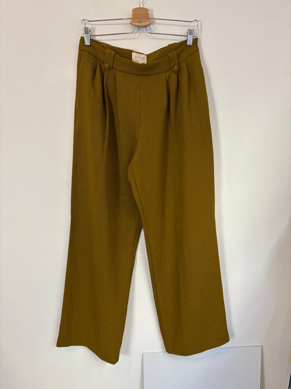 SÉZANE. Pantalón fluido caqui pinzas