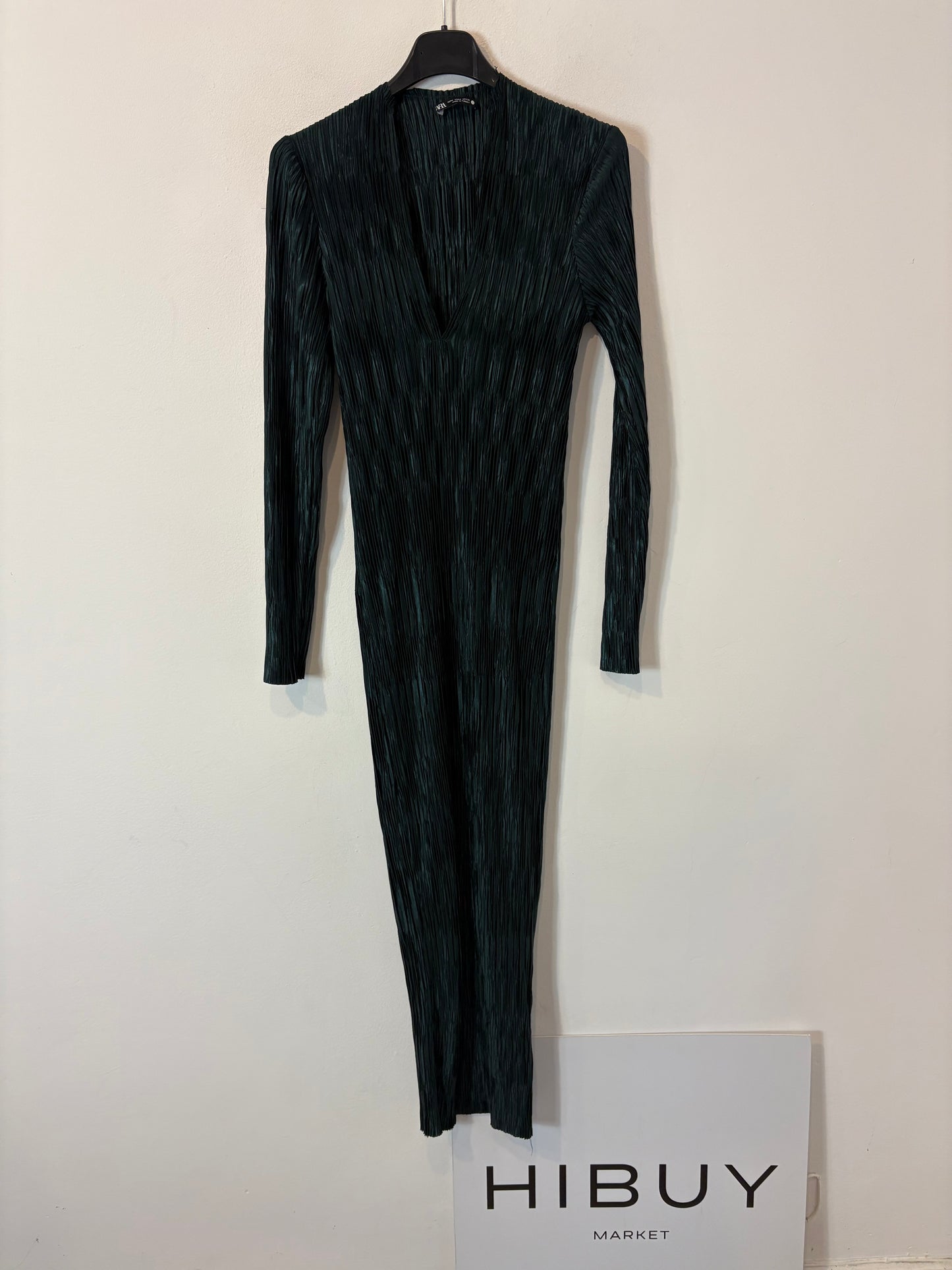 ZARA. Vestido midi verde fruncidos
