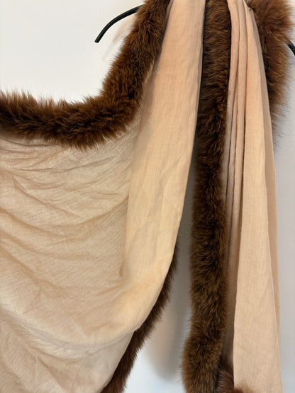 OTRAS. Bufanda beige con pelo