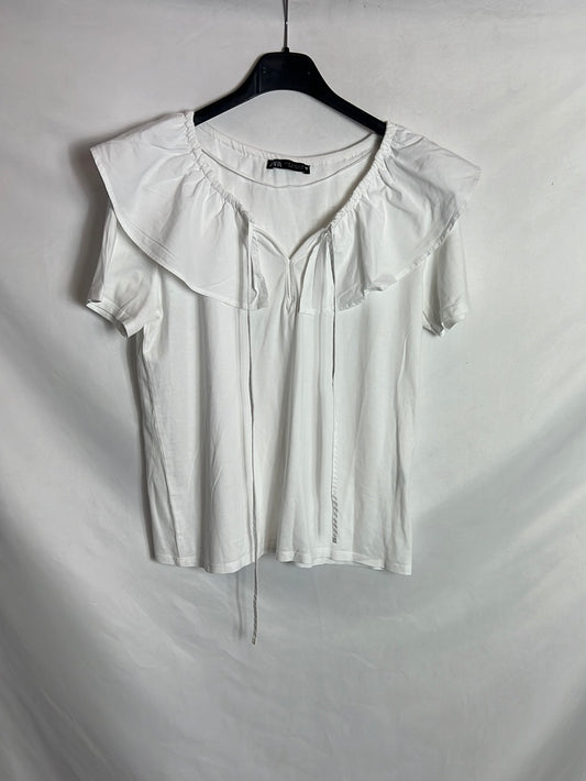 ZARA. White ruffled T-shirt. TM