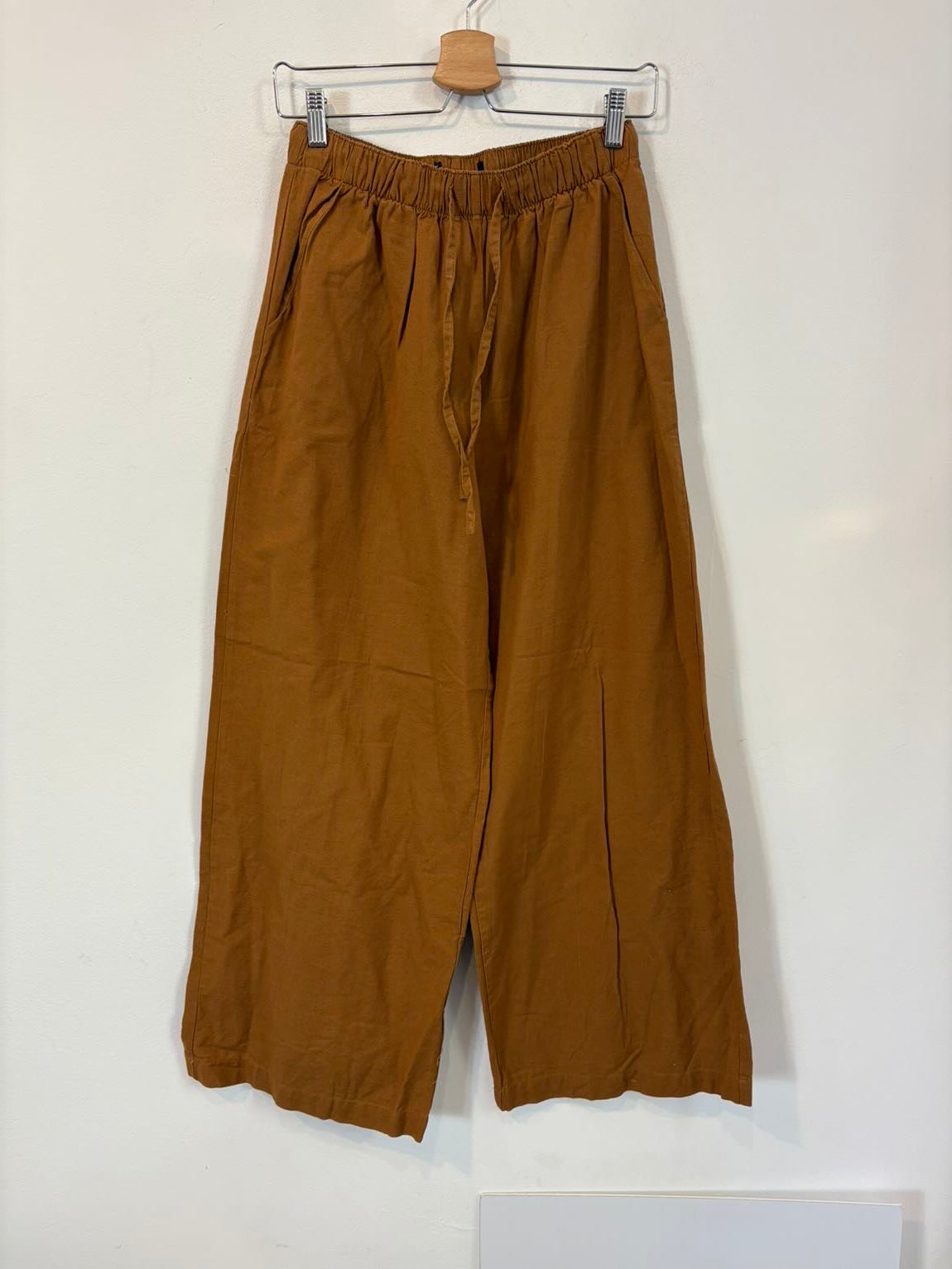 Pantalón mezcla pata ancha