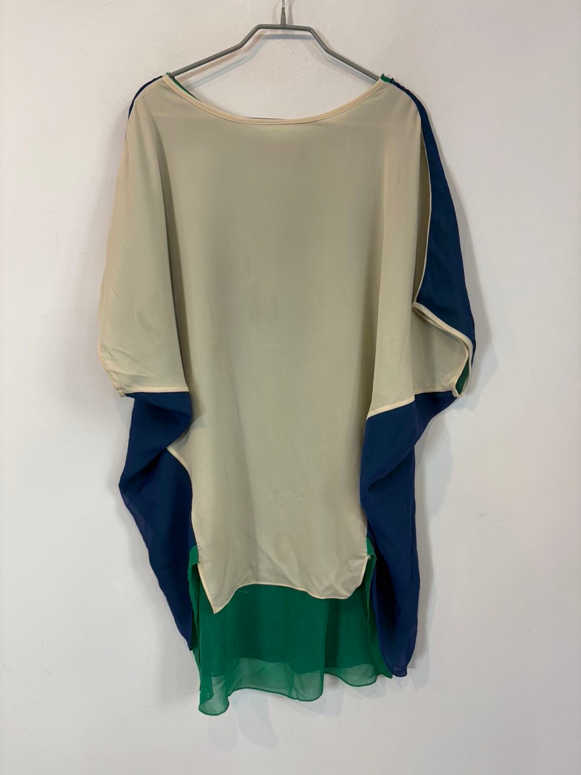 MIWA. Top fluido tricolor  seda