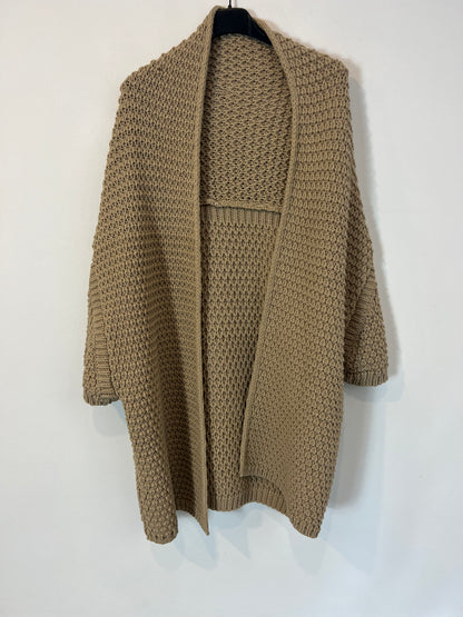 ZARA. Cardigan punto grueso beige oscuro. T M