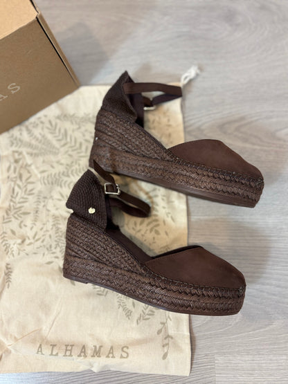 ALHAMAS. Cuñas marrones ante