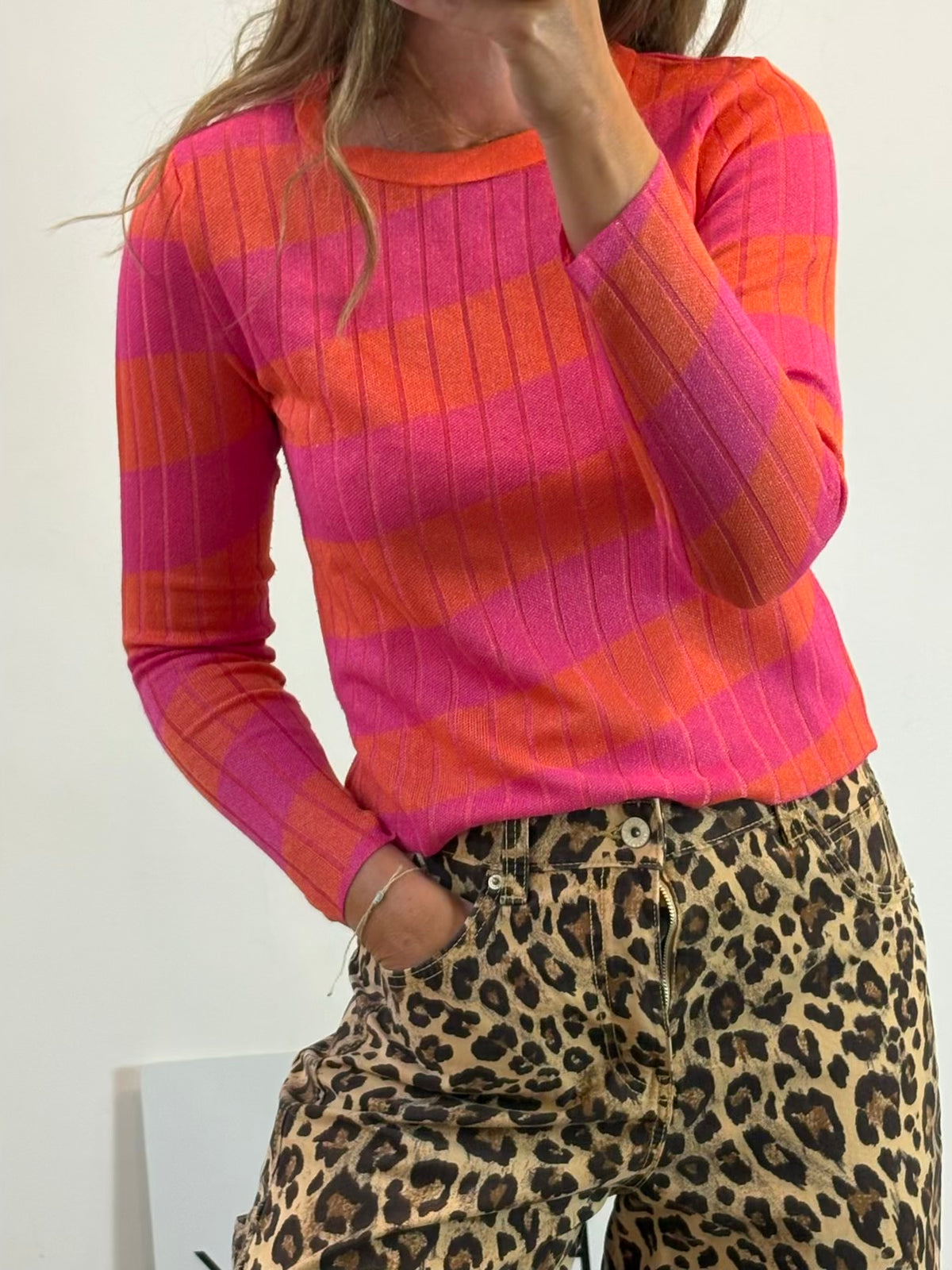 MANGO. Jersey fino rayas fucsia